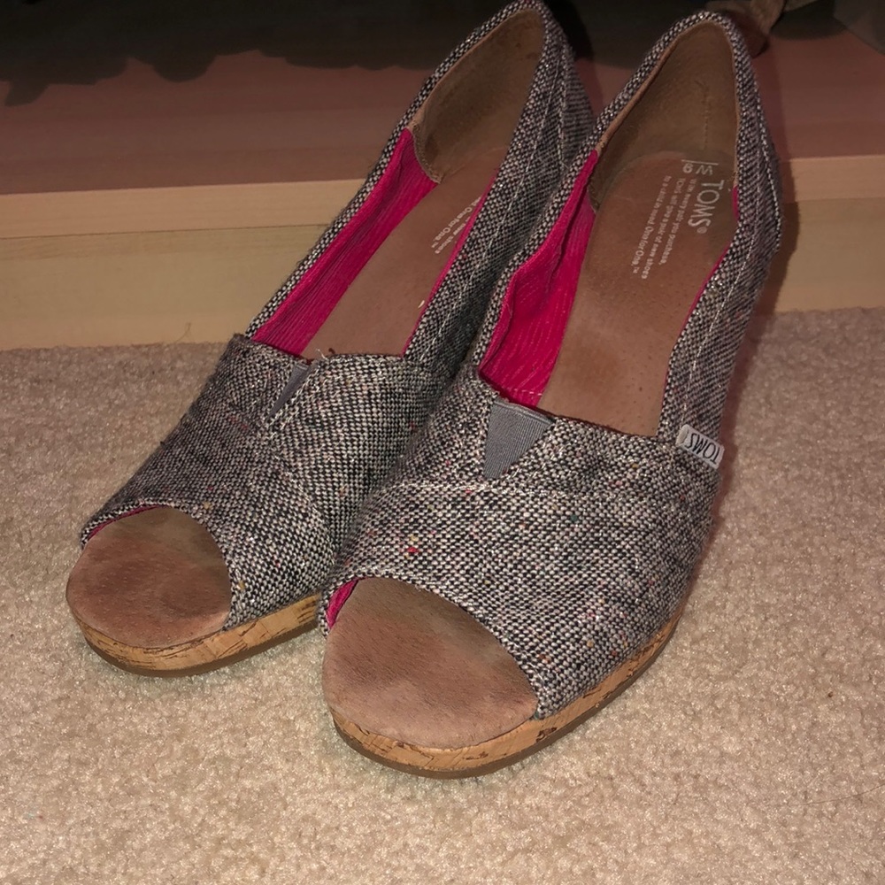 TOMS metallic peep-toe wedges!